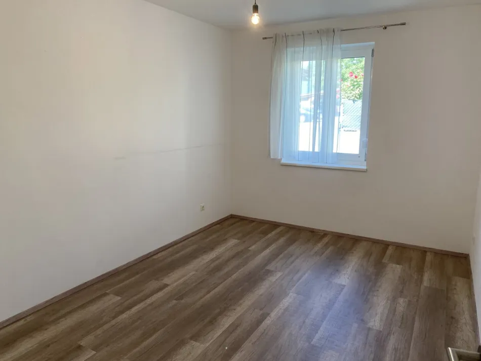 Gartenwohnung inkl. Einbauküche, Carport und großem Kellerabteil - Bild