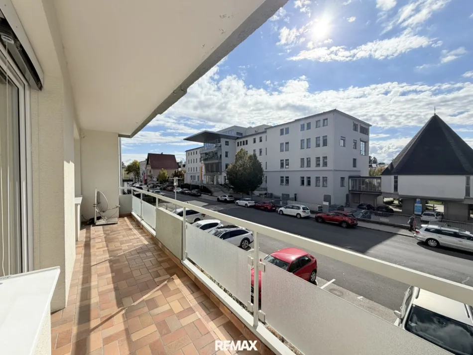 Wohnzimmer mit Zugang zur Loggia