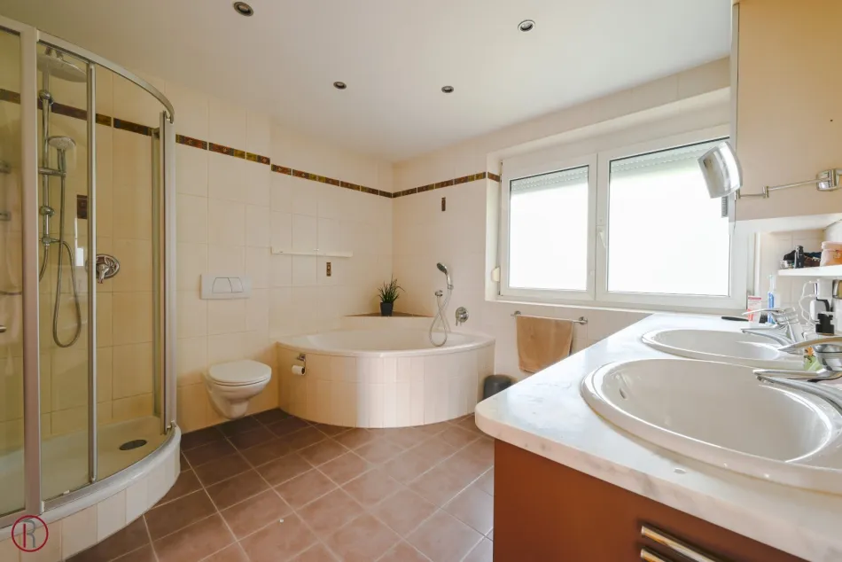 Penthouse-Feeling über den Dächern von Wiesing – 87 m² Wohnkomfort mit 54 m² Panorama-Dachterrasse - Bild