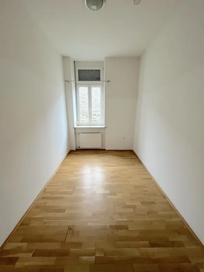 Schöne 3 Zimmer Wohnung direkt am Hauptplatz! - Bild
