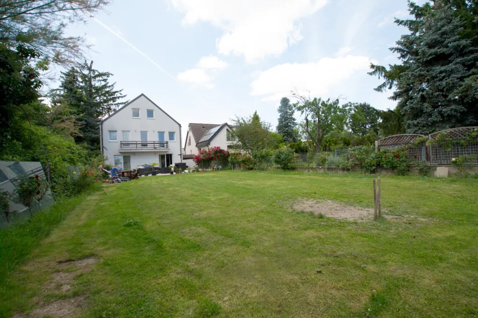 großzügiges Mehrfamilienhaus beim Mühlwasser mit Ausbaupotential - Titelbild