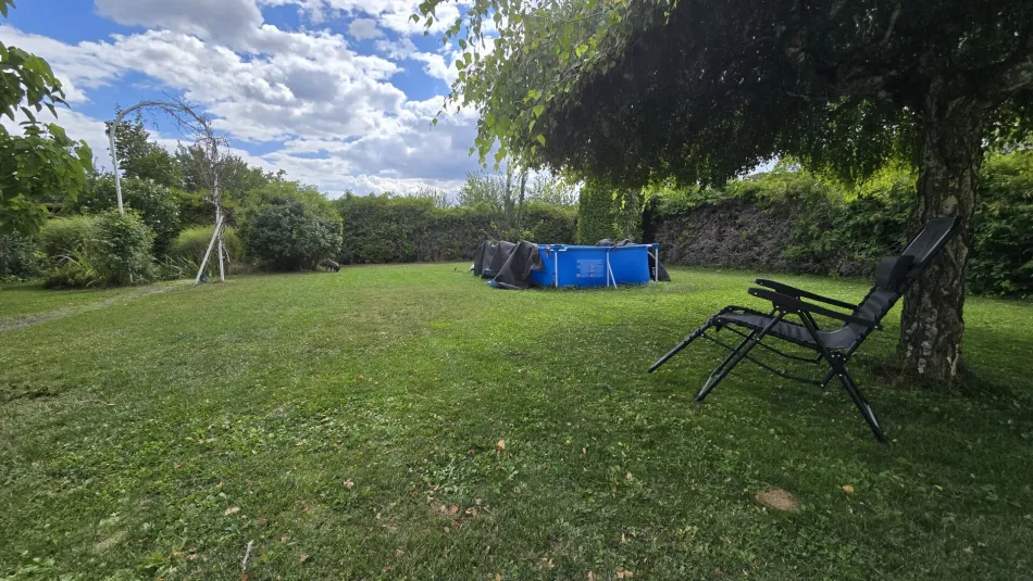 Wohnen mit Urlaubsgefühl – großzügiges Einfamilienhaus mit Pool, Naturteich und viel Privatsphäre - südseitig & in 20min zur Innenstadt - Bild