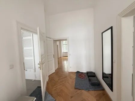 Vorzimmer mit Blick zur Wohnküche