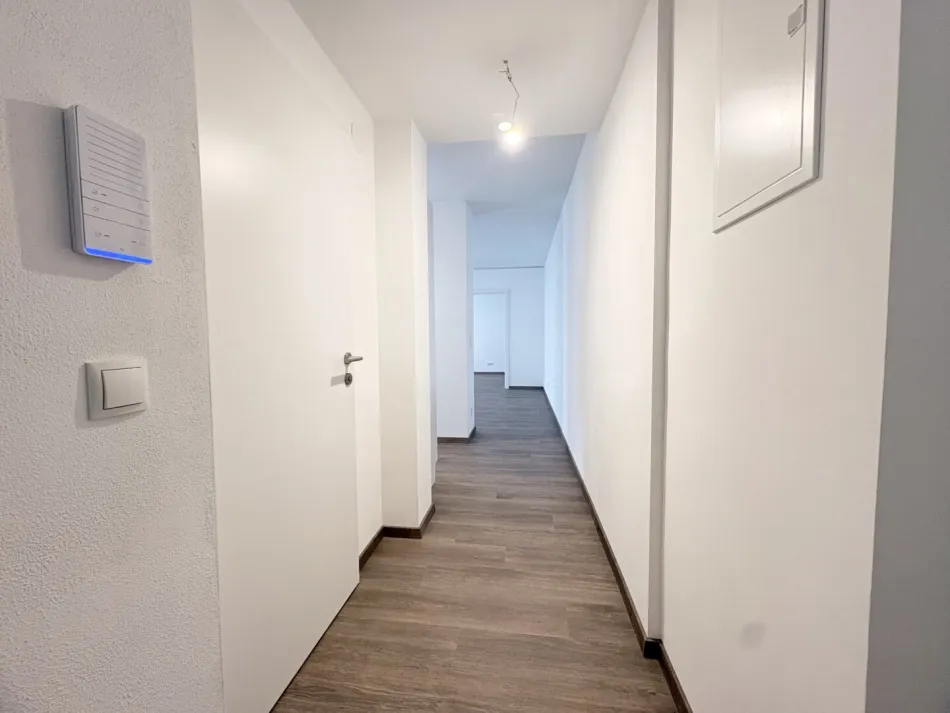 Licht und klare Linien prägen das Ambiente dieser Wohnung - GEFÖRDERT! - Titelbild
