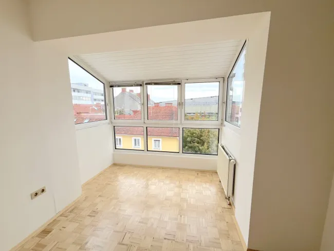 Sonnige 3-Zimmer mit Wintergarten und Balkon - Titelbild