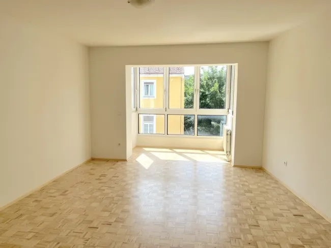 Sonnige 2-Zimmer mit Wintergarten und Balkon - Titelbild