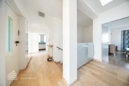 Leben über den Dächern Wiens: 110 m²-Terrassenwohnung mit Dachterrasse, Weitblick & Lift bis in die Wohnung