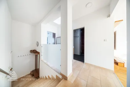 Leben über den Dächern Wiens: 110 m²-Terrassenwohnung mit Dachterrasse, Weitblick & Lift bis in die Wohnung
