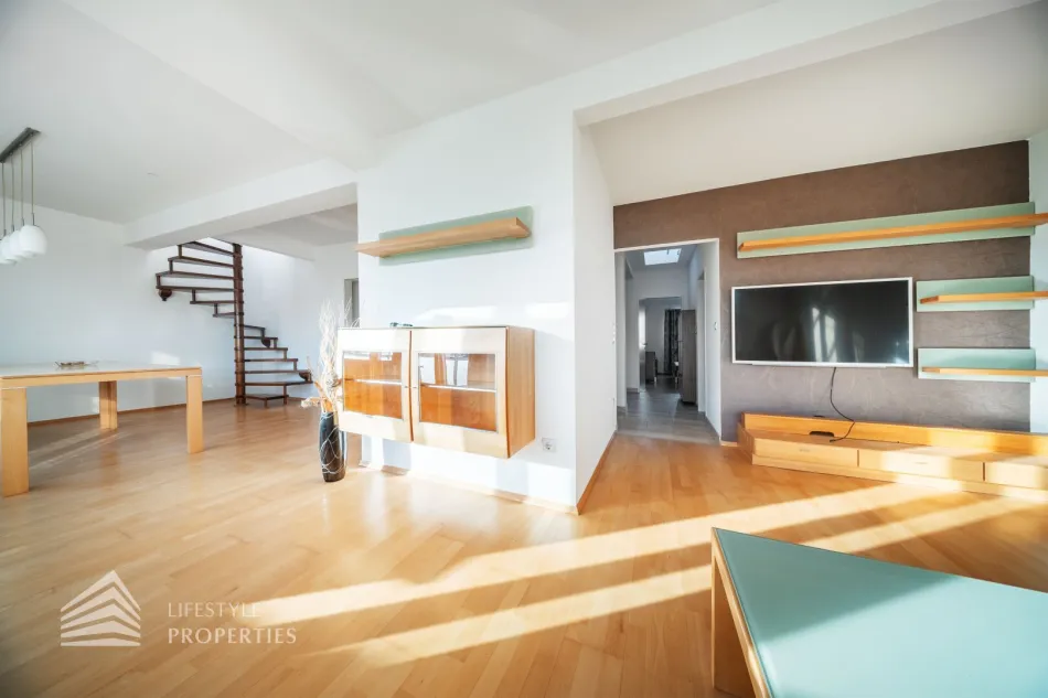 Leben über den Dächern Wiens: 110 m²-Terrassenwohnung mit Dachterrasse, Weitblick & Lift bis in die Wohnung