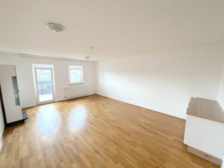 Große und helle 3-Zimmer-Whg mit Balkon