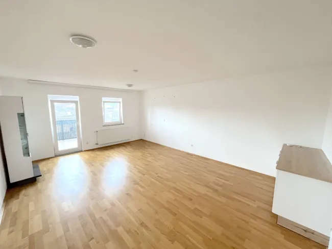 Große und helle 3-Zimmer-Whg mit Balkon - Bild