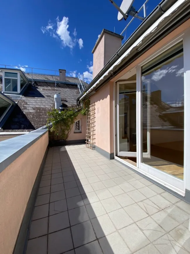 DG WOHNUNG IN ZENTRUMSNÄHE MIT TERRASSE, GARTEN UND WUNDERSCHÖNEM AUSBLICK - Bild