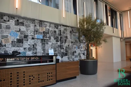 Lobby/Concierge