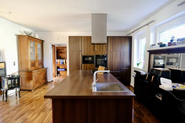 Cooles Küchendesign I Großzügige Kochinsel