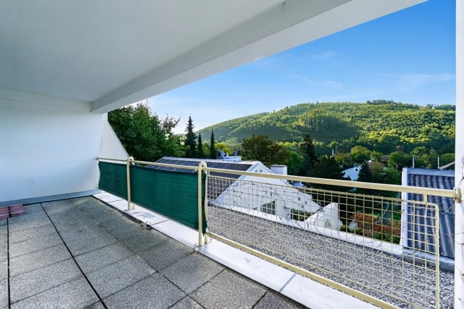 Loggia mit Sicht auf den Wienerwald