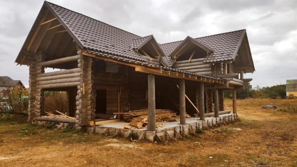 Massives Rundholz-Blockhaus als Rohbau inklusive Dachkonstruktion und Montage – ohne Grundstück und Bodenplatte! - Titelbild