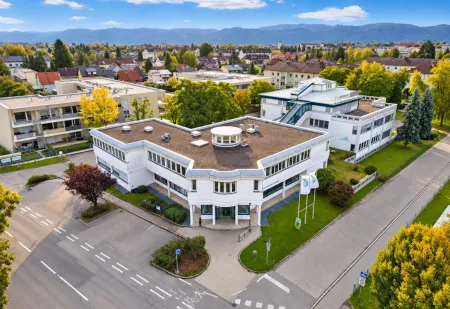 Bürogebäude - Außenansicht aus der Luft