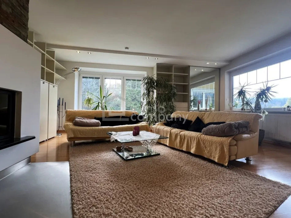 Top-renovierter Wohntraum mit 2000 m² Gartenparadies,Teich und Bachlauf - Bild