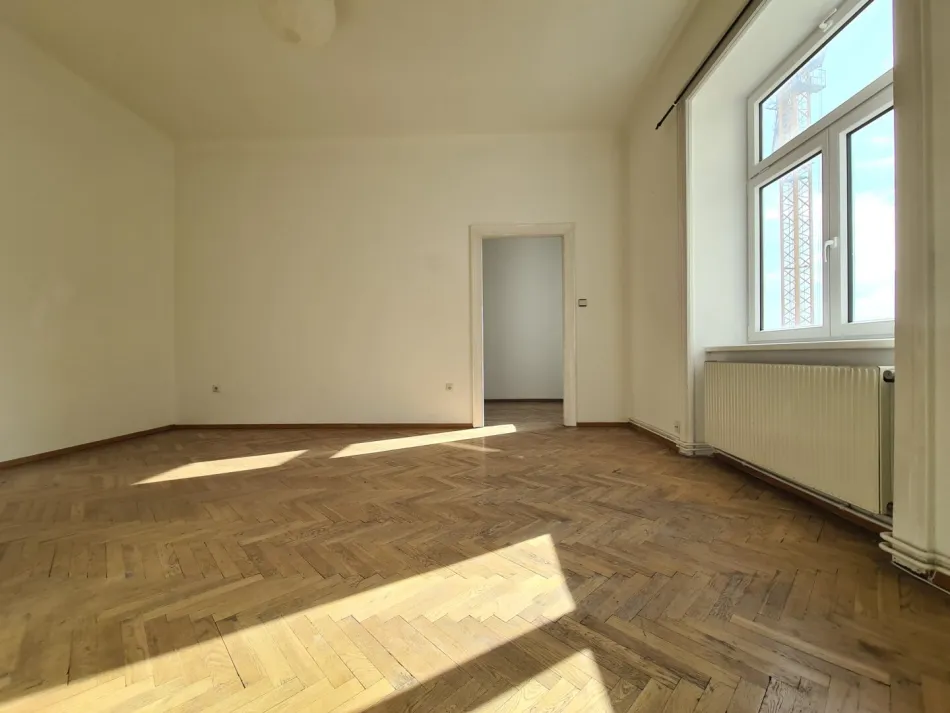 Sonniges Apartment mit bewilligtem Balkon - Bild