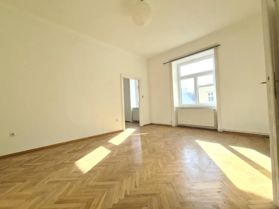 Sonniges Apartment mit bewilligtem Balkon - Bild