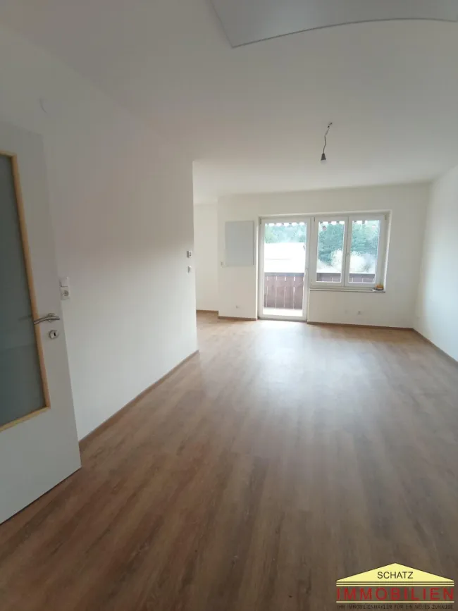 Einladende Wohnung mit Balkon und Stellplatz - Bild
