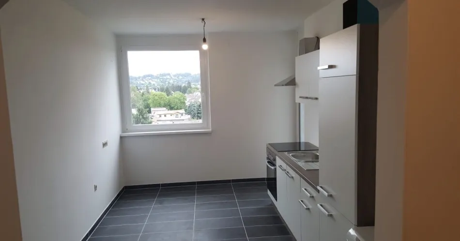 Charmante Sanierte 2-Zimmer Wohnung mit Balkon in bester Lage – 63m² - Bild