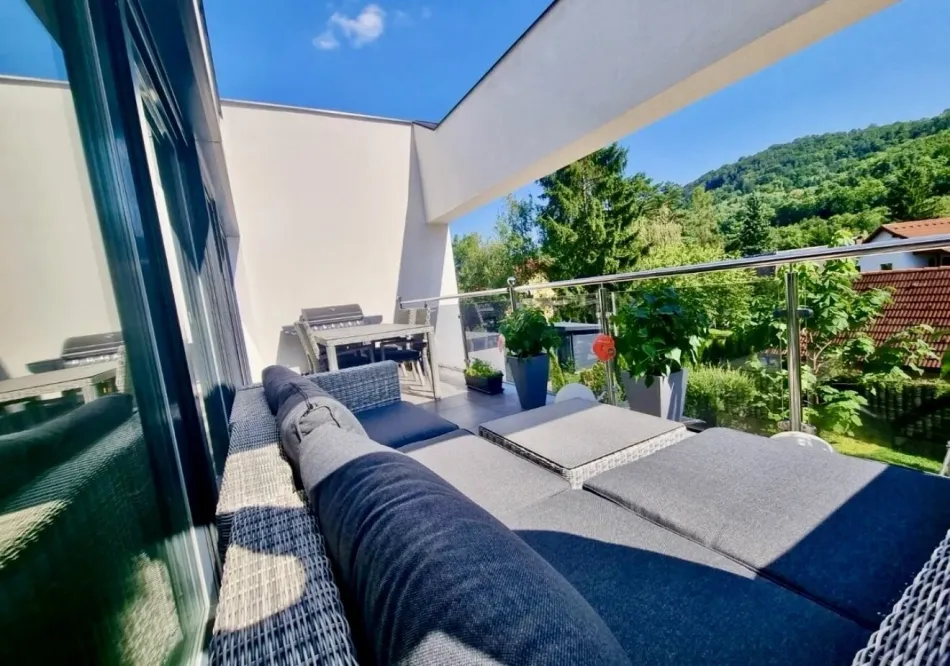 Moderne 3 Zimmer-Wohnung in Graz, vollsaniert mit Balkon, 2 Stellplätzen und Fußbodenheizung - Bild