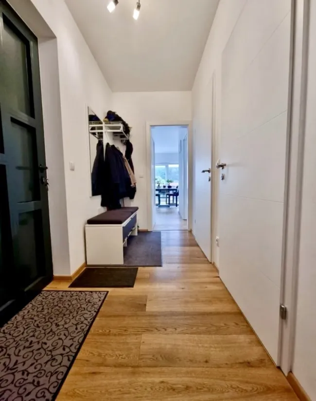 Moderne 3 Zimmer-Wohnung in Graz, vollsaniert mit Balkon, 2 Stellplätzen und Fußbodenheizung - Bild