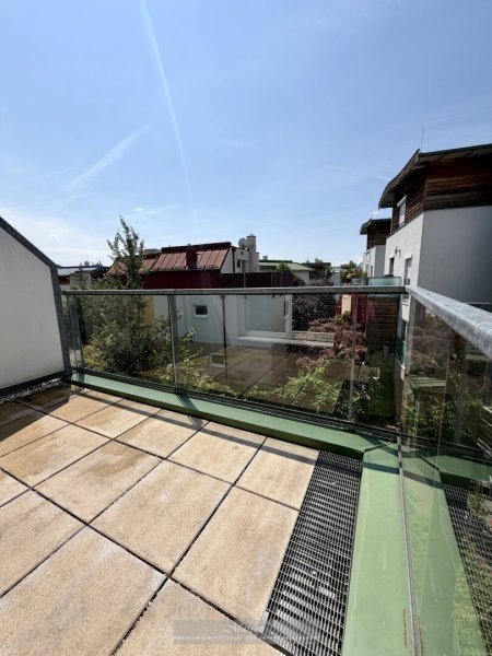 LICHTDURCHFLUTETE MAISONETTWOHNUNG MIT TERRASSE UND EIGENTUMSGARAGE - NATURNAHES LEBEN IM URBANEN KOMFORT