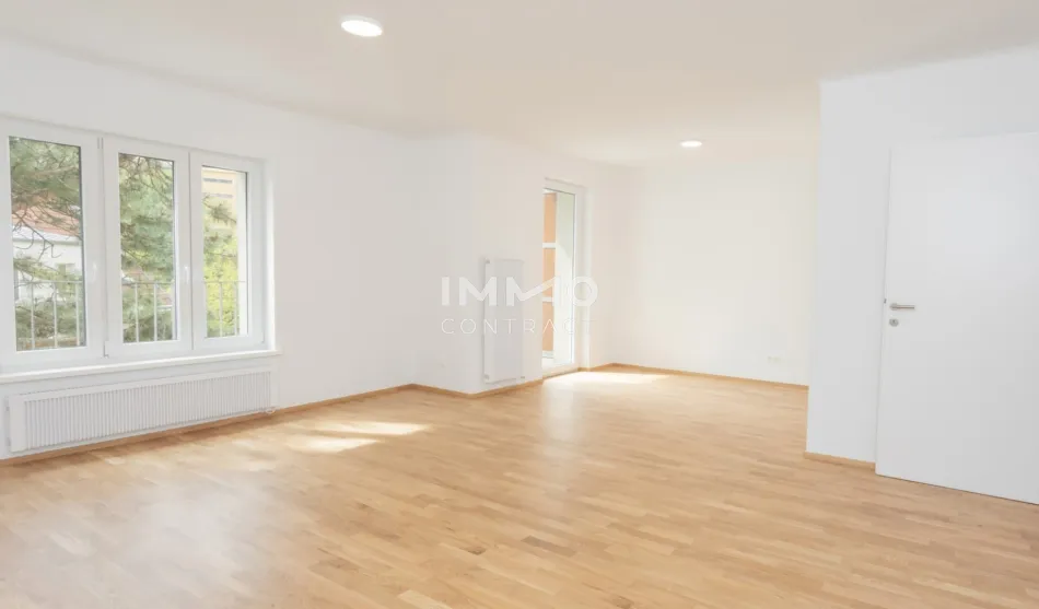 Wohnesszimmer mit Ausgang auf die Freifläche ca 5m²
