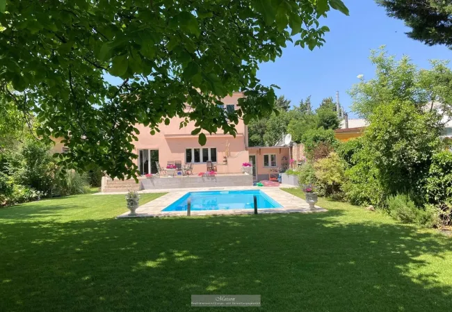 GEPFLEGTES EINFAMILIENHAUS AUF TRAUMHAFTEN GRUNDSTÜCK IN SONNIGER, RUHIGER SIEDLUNGSLAGE - Titelbild