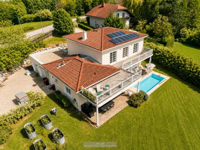 ARCHITEKTONISCHES FAMILIEN-REFUGIUM IM WIENERWALD MIT MODERNER TECHNIK UND GROSSZÜGIGEN GRUNDSTÜCK! - Titelbild