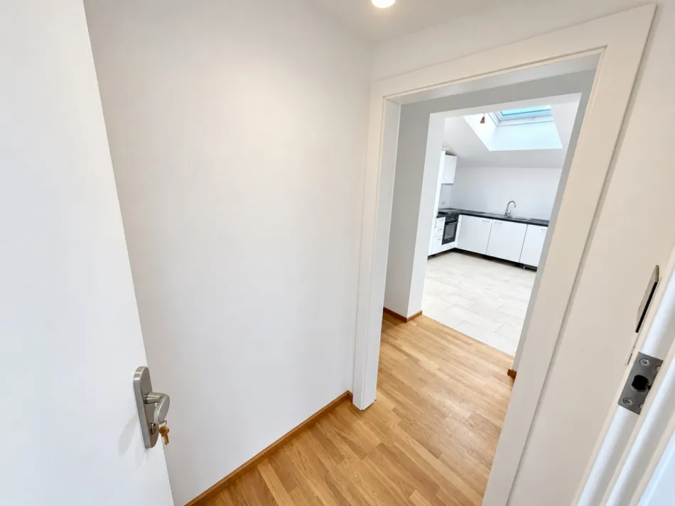Hochwertiger Erstbezug mit Balkon für Singles und Paare - Bild