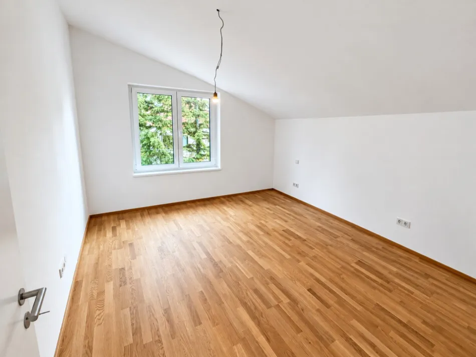 Hochwertiger Dachgeschoss-Erstbezug mit Balkon - Bild
