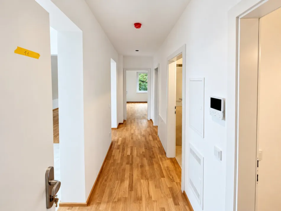 Hochwertiger Dachgeschoss-Erstbezug mit Balkon - Bild