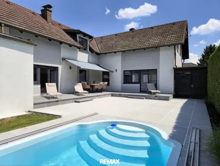 Terrasse mit Pool