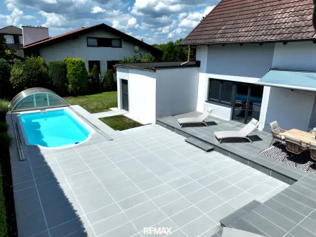 Terrasse mit Pool
