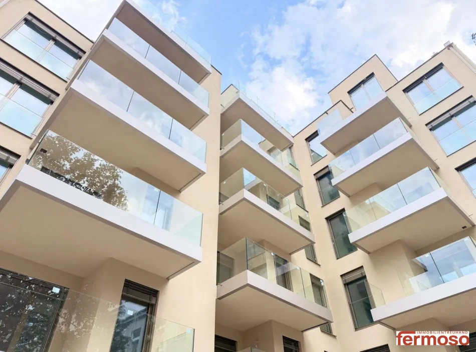 2-Zimmer-Gartenwohnung mit 28,41 m² Freifläche Luxusaustattung - Bild