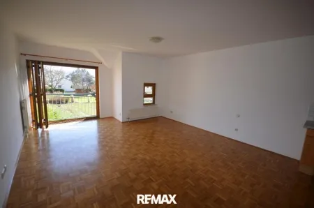 Wohn-Schlafraum mit französischem Balkon