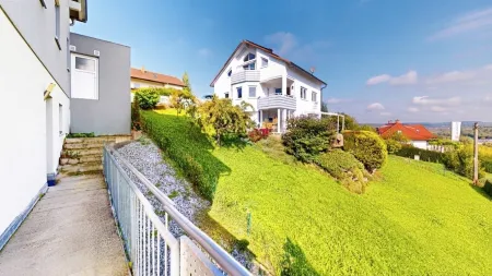 Zugang zur Erdgeschosswohnung