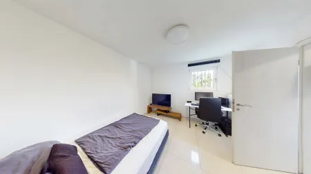 Zimmer 1 – Arbeitsplatz
