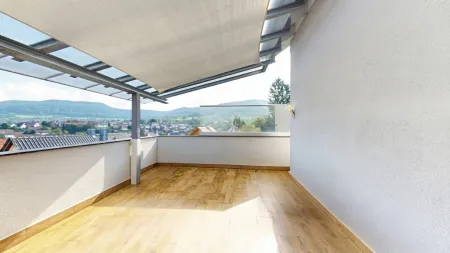04 Überdachte Terrasse mit Ausblick
