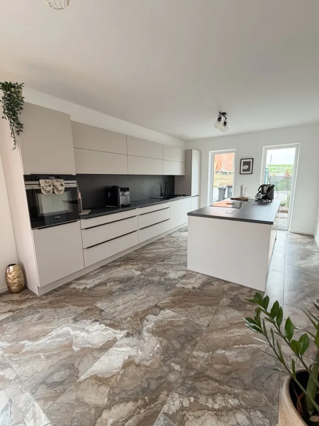 Raum für die ganze Familie – Einfamilienhaus mit Pool und Doppelgarage in Pennewang - Titelbild