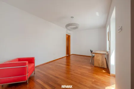 Zimmer mit warmem Ambiente