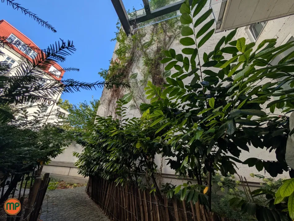 GRÜN GEDACHT, GROSSZÜGIG GEPLANT – 2 Zimmer mit Loggia im 4. Liftstock - Bild
