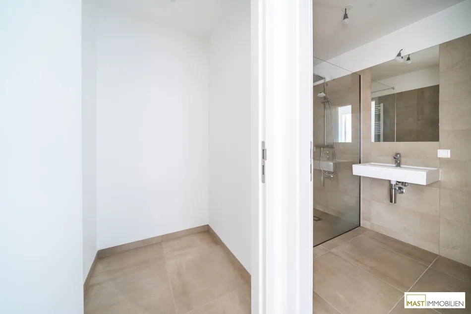 *NEU* Moderne 2-Zimmer Wohnung mit Freifläche im 5. Liftstock! - Bild