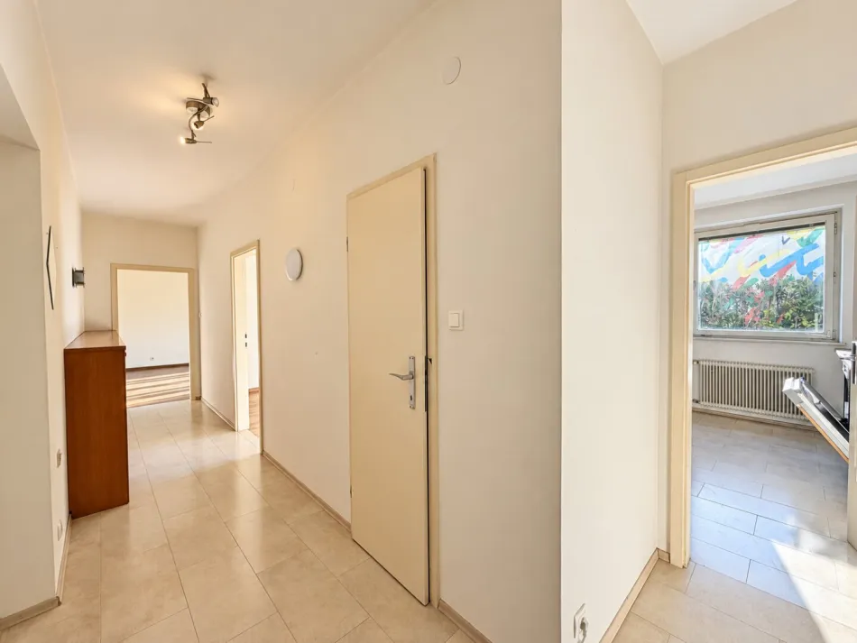 Ruhig wohnen in Graz-Jakomini – 2-Zimmer-Wohnung mit verglaster Loggia und Parkplatznutzung - Bild