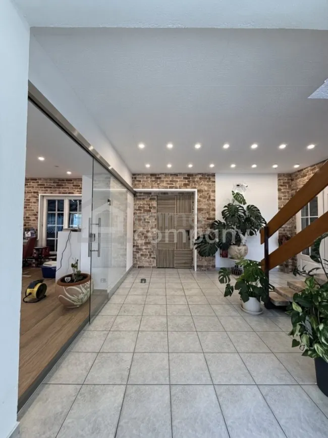 Großzügiges Lager mit Freifläche in Mönchhof, 3582m², teilrenoviert, 6 Stellplätze, €850.000 - Bild