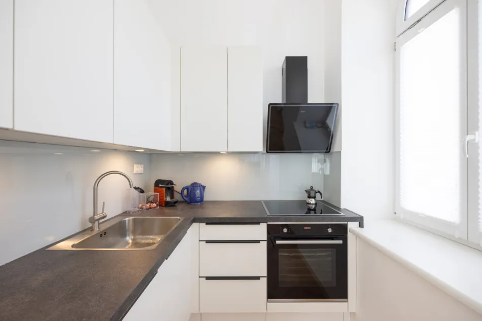 Stilvolle 2 Zimmer-Wohnung in generalsaniertem Altbau - auch für Kurzzeitvermietung geeignet - Bild