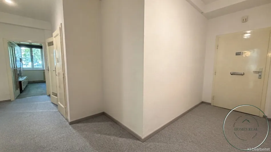 Geschütztes Refugium mit Blick ins Hof-Grün: Großzügige 3,5-Zimmer-Wohnung mit Balkon & Gestaltungsfreiraum - Bild